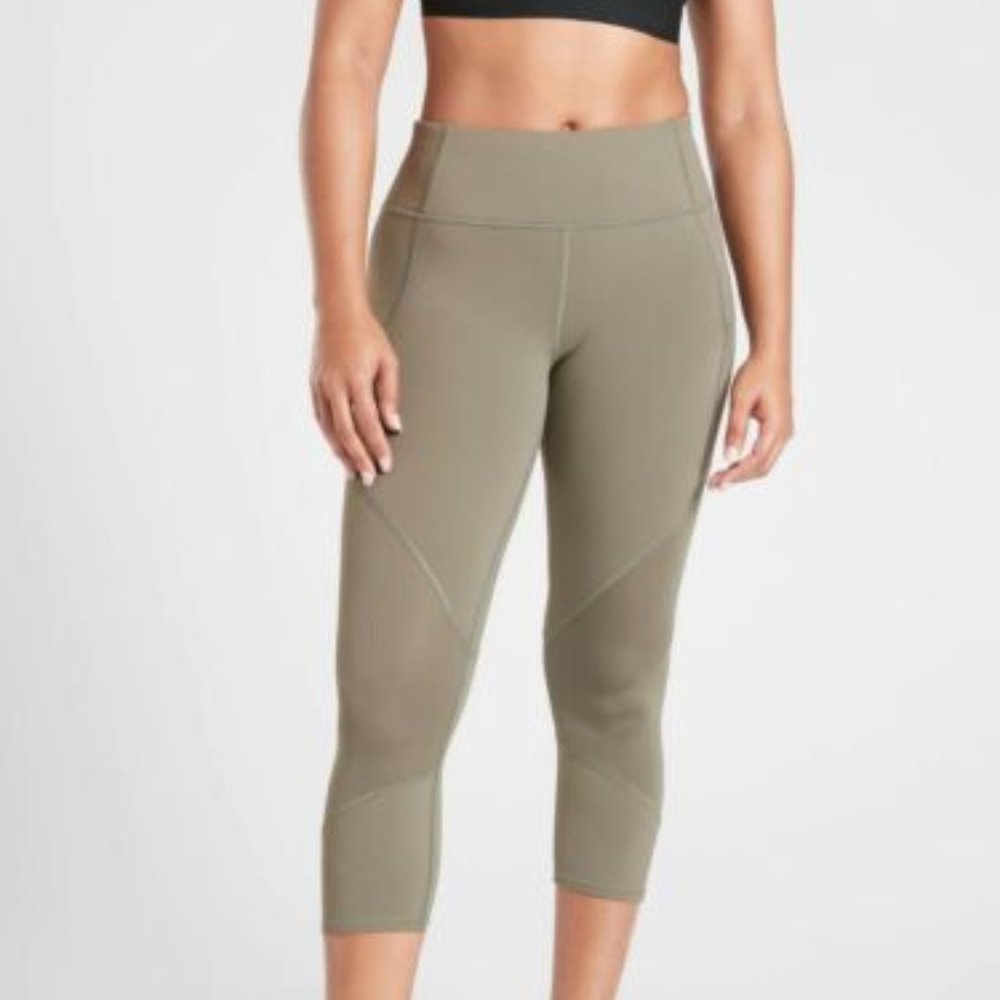 Athleta olive green Mesh Contender Capri crop Pants in Powerlift Size Small